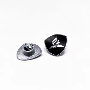 Pin negro llama + saco