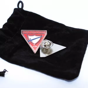 Pin Triangulo exploradores + saco